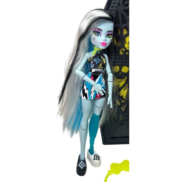 Monster High Frankie Stein Doll & Coffin Locker Playset Skulltimate Secrets - Picture 2 of 5